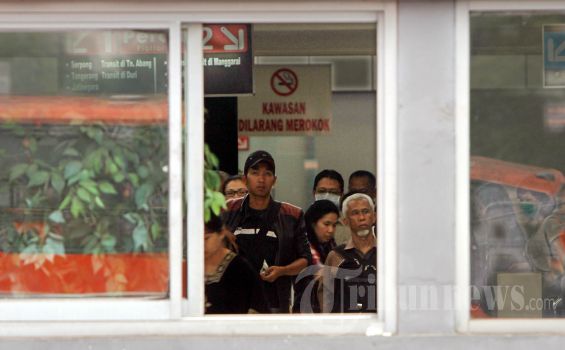 DPR Minta Kenaikan Tarif KRL Ditunda
