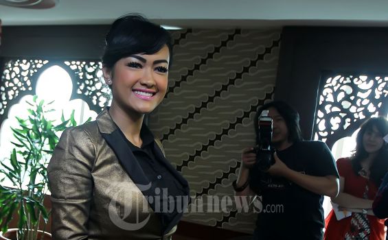 Kejaksaan Kumpulkan Aparat Buru Julia Perez