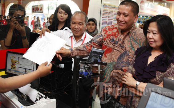 Tak Mau Antre, Pesan Tiket KA Kelas Ekonomi di Alfamart