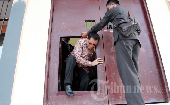 Kunjungi LP, Menteri Hukum Hampir Kepentok Kepala
