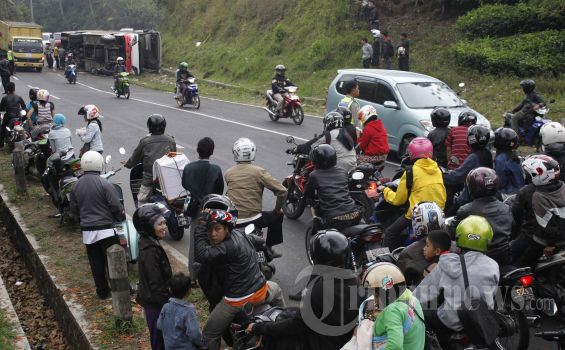 Evakuasi Bus Maut di Tanjakan Emen Masih Berlangsung