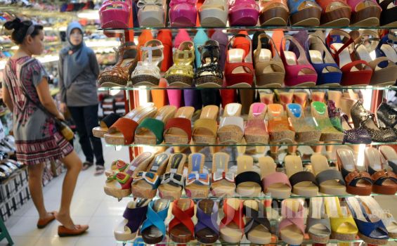 Kisruh Status Karyawan, Produksi Sepatu Bata Dihentikan