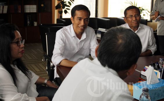Jokowi Bicara 'Public Face' Bareng Menteri Ekonomi Kreatif