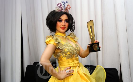 Kalau Kagum, Syahrini Bilang Cetar. Apa Artinya?