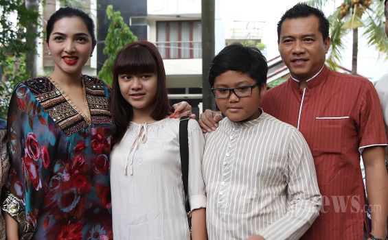 Anang Hermansyah Belajar Pasang Rambut