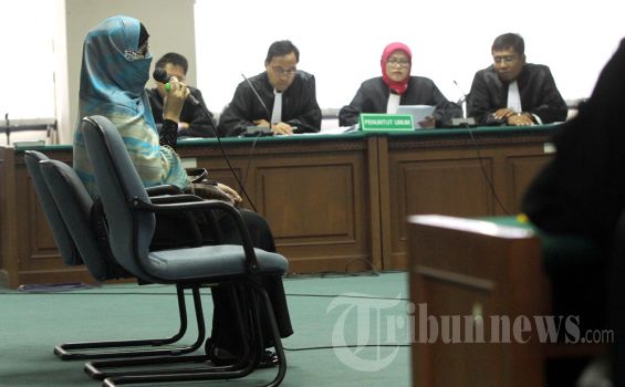 Istri M Nazaruddin Menangis di Pengadilan Tipikor