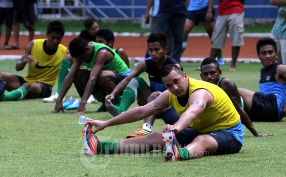 Jhonny Van Beukering Batalkan Niat Pulang ke Belanda