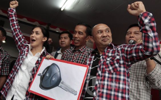 Atribut Rieke Teten Jangan Dompleng Jokowi