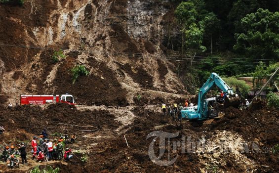 Gundukan Tanah Itu Dianggap Jadi Makam Rostini dan Siti