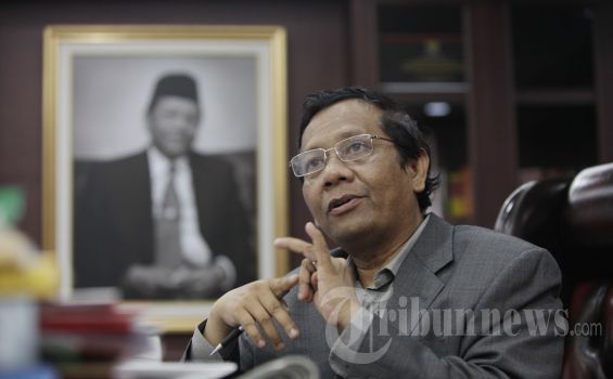 Mahfud Tertawa Digoda DPR Jadi Capres