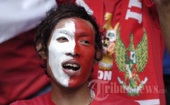 Uce Jual Baju dan Komputer Demi Nonton Timnas di Malaysia