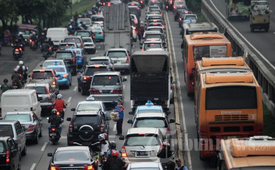 Jokowi: Siapa Bilang Ganjil Genap Diberlakukan 1 Januari?