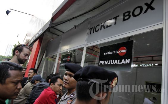 Pemilik Tiket Konser Guns N' Roses Kecewa