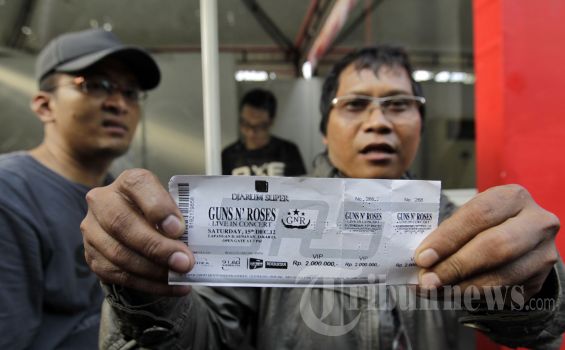 Dian Rela Keluarkan Uang Tambahan Demi Konser Guns N Roses