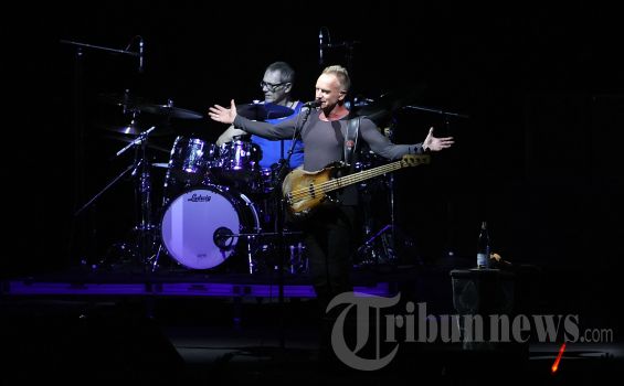 Sting Bercerita Tentang Boneka Rubah Imutnya Saat Manggung Semalam
