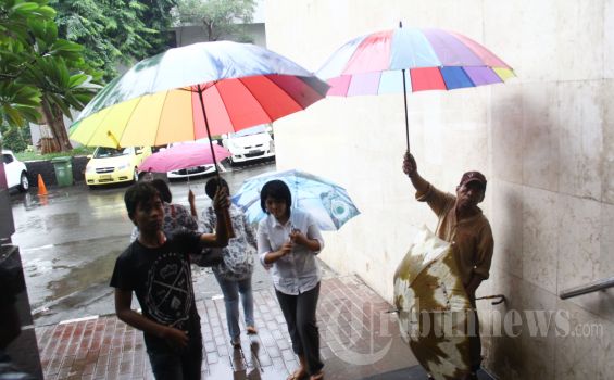 Hujan Disertai Petir Diperkirakan Mengguyur Sebagian Besar Wilayah Jakarta Hari Ini