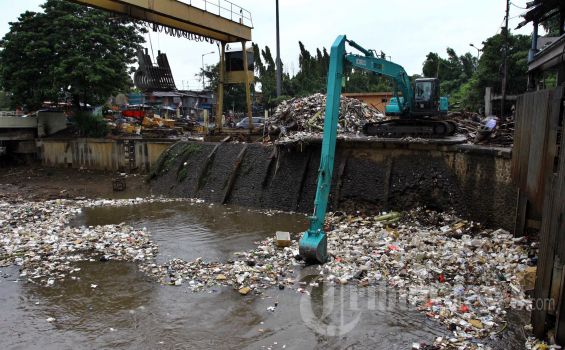 Setelah Banjir Reda Dagangan Santoso Laris Lagi