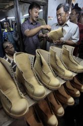 Perajin Sepatu Cibaduyut Butuh Kredit