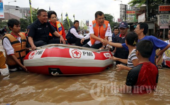 Kunjungi Korban Banjir di Pluit, JK Minta Disediakan Gas Tiga Kilogram