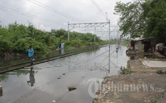 Air di Jl Lodan Masih Selutut