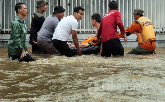 Ratusan Warga Tetap Menolak Dievakuasi
