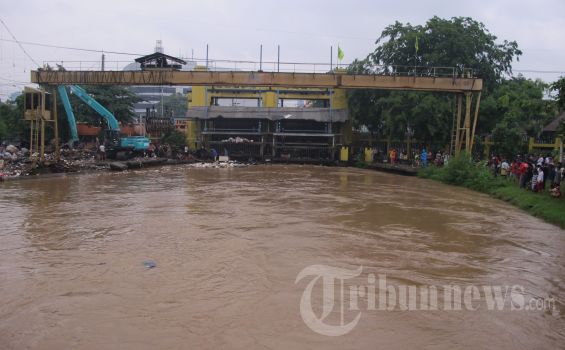 Pintu Air Manggarai Siaga II