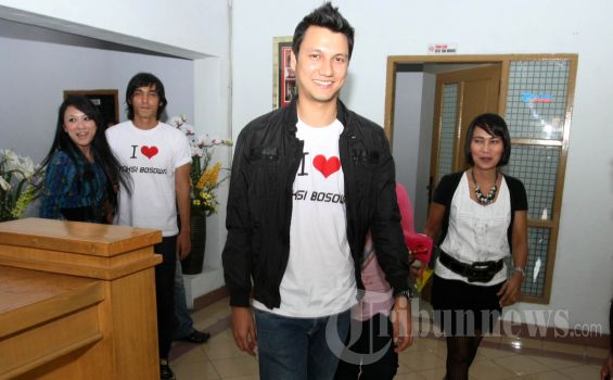 Dua Gadget Ini Menemani Christian Sugiono Saat Traveling