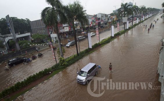 Banjir di Pluit Belum Surut