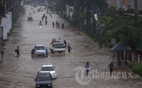 Pemukiman Elit di Jakarta Barat Terendam Banjir 1,5 Meter