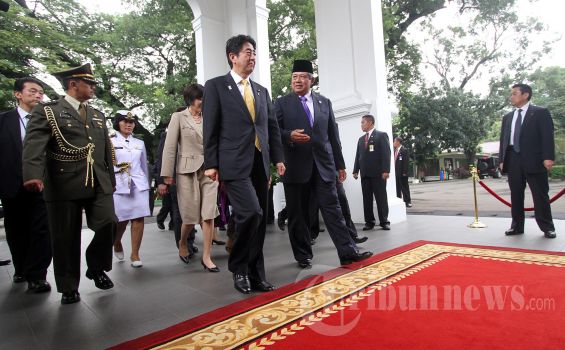 Banjir Istana yang Bikin Presiden Kurang Senyum