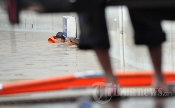 Tim Gabungan Evakuasi Basement Plaza UOB Mulai Dikurangi