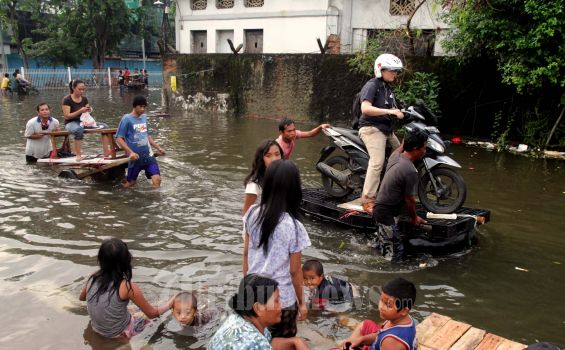 Jokowi Minta Dukungan Lembaga Negara untuk Atasi Banjir Jakarta