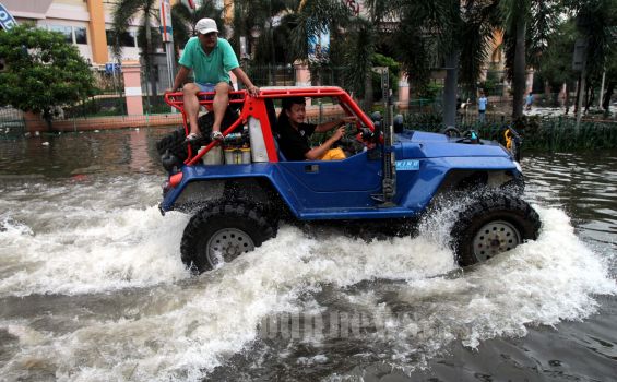 Importir Mulai Bertanya, Kapan Banjir Jakarta Surut