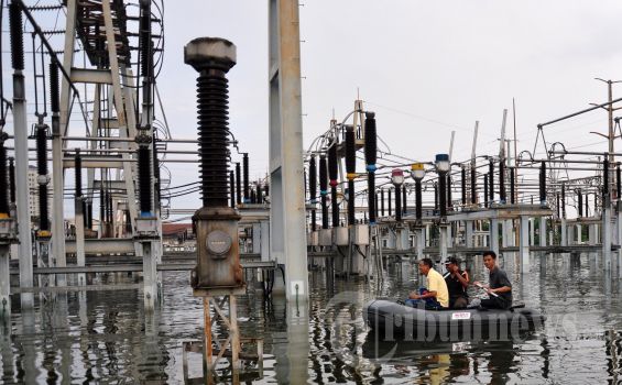 PLTU Muara Karang Kebanjiran, Dua Gardu Listrik Mati