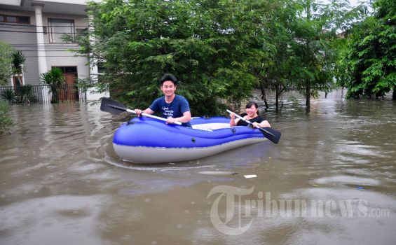 Warga Pluit Butuh Banyak Perahu Karet