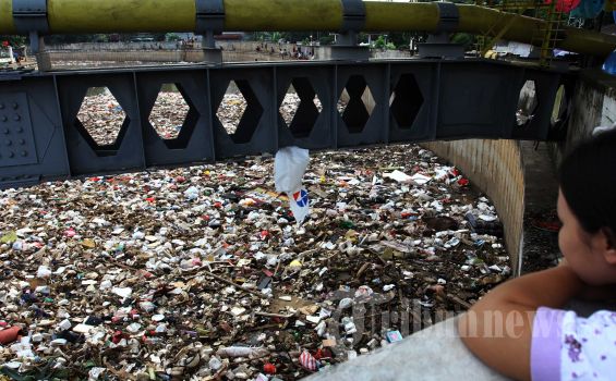 Ini Penyebab Pemprov DKI Belum Maksimal Bersihkan Sampah Sungai