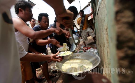 Carrefour Beri Bantuan Korban Banjir