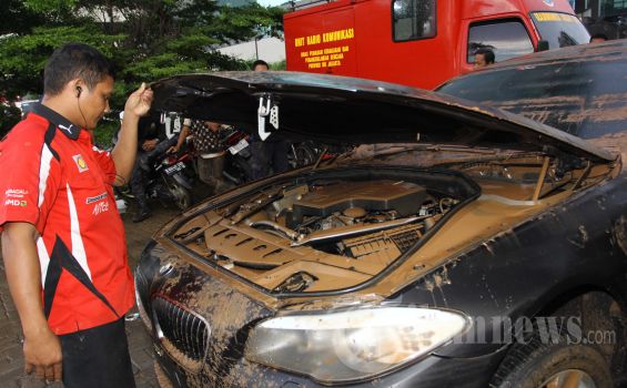 Jangan Sembarangan Tangani Mobil Setelah Banjir, Atau Kerusakannya Semakin Parah