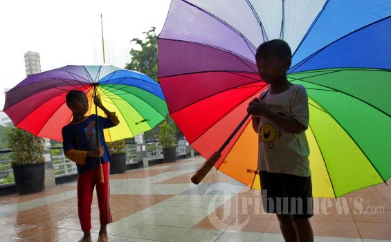 Hujan Disertai Petir Hari Ini Diperkirakan Akan Terjadi di 11 Provinsi