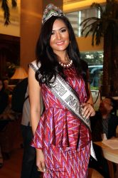 Puteri Indonesia 2011 Maria Selena Lampiaskan Balas Dendam di Lapangan Basket