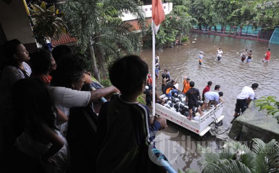 Jokowi: Bantuan Korban Banjir Banyak yang Menumpuk di Posko