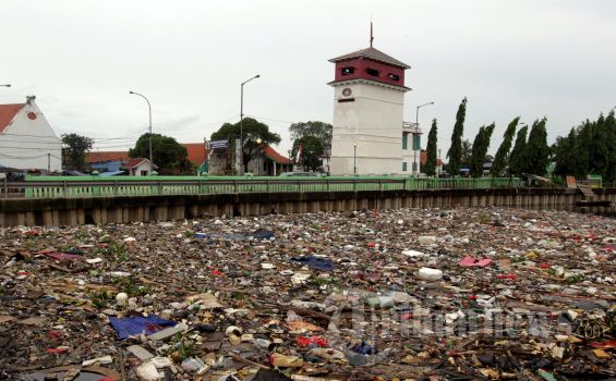Sampah Dibersihkan Setelah Intensitas Hujan Menurun