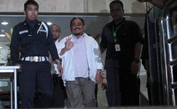 Rumah Direktur Penyuap Luthfi Hasan Dijaga 2 Pria Tinggi Besar