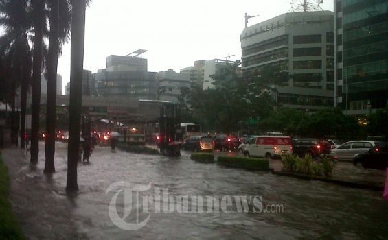 Banjir di Jalan HR Rasuna Said Mulai Menyurut
