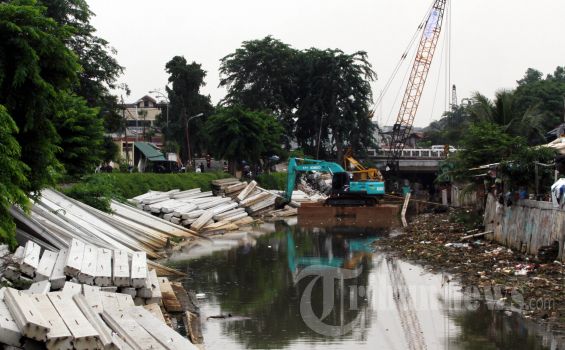 Bantah Jarang Dikeruk, Sudin SDA Jakbar Sebut Dangkalnya Saluran dan Kali Karena Musim Kemarau