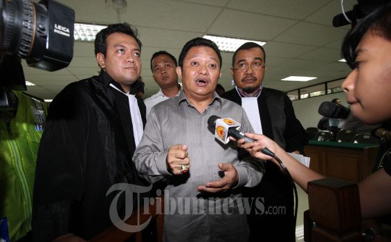 Amran Batalipu Tidak Dihukum Bayar Uang Pengganti