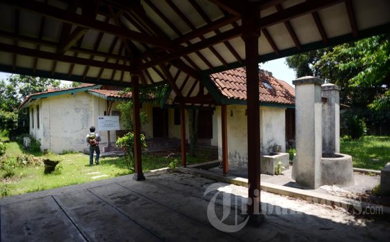 Penyidik KPK Sita Empat Mobil Djoko Susilo