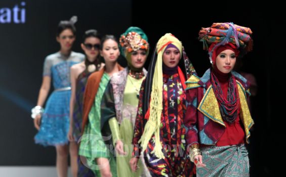 Fashion Show 300 Busana Buka Indonesia Fashion Week 2013
