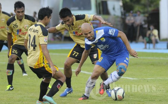 Sergio van Dijk Mengamuk, Persib Bungkam Persija 3-1