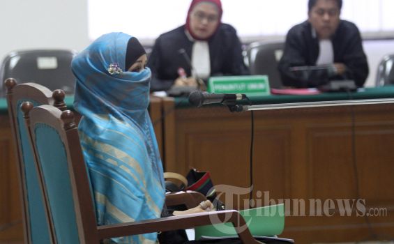Hakim Perintahkan Neneng Dirawat di Rumah Sakit
